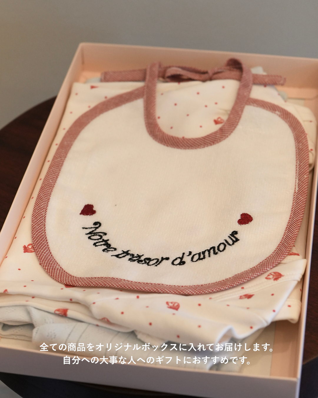 eyelet mom tee